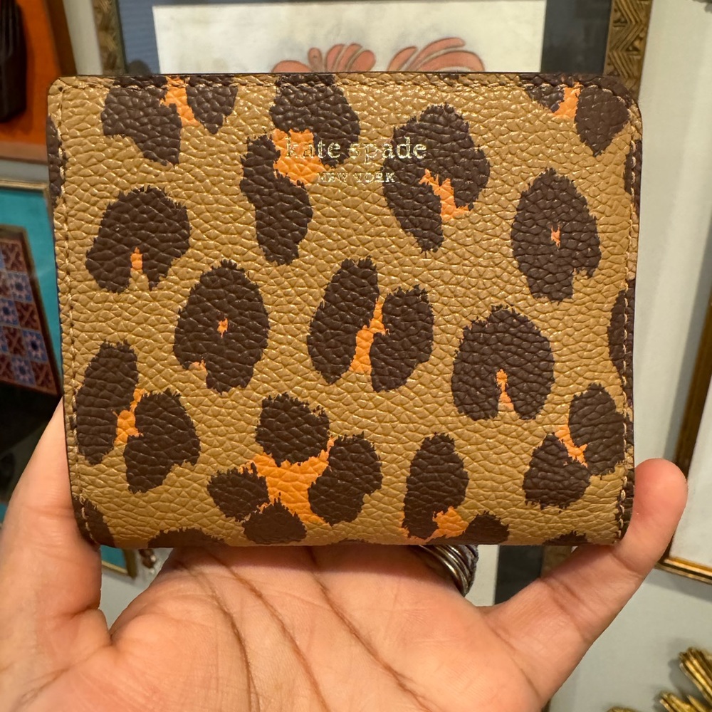 kate spade margaux bifold wallet in leopard leather ✨